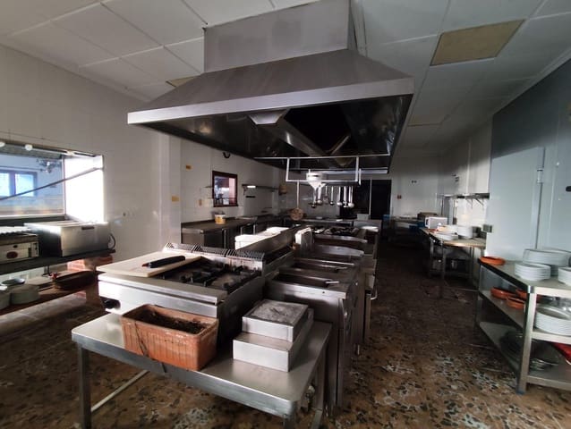 Virksomhed til salg i Campamento, San Roque - € 1.500.000 (Ref: 9419749)