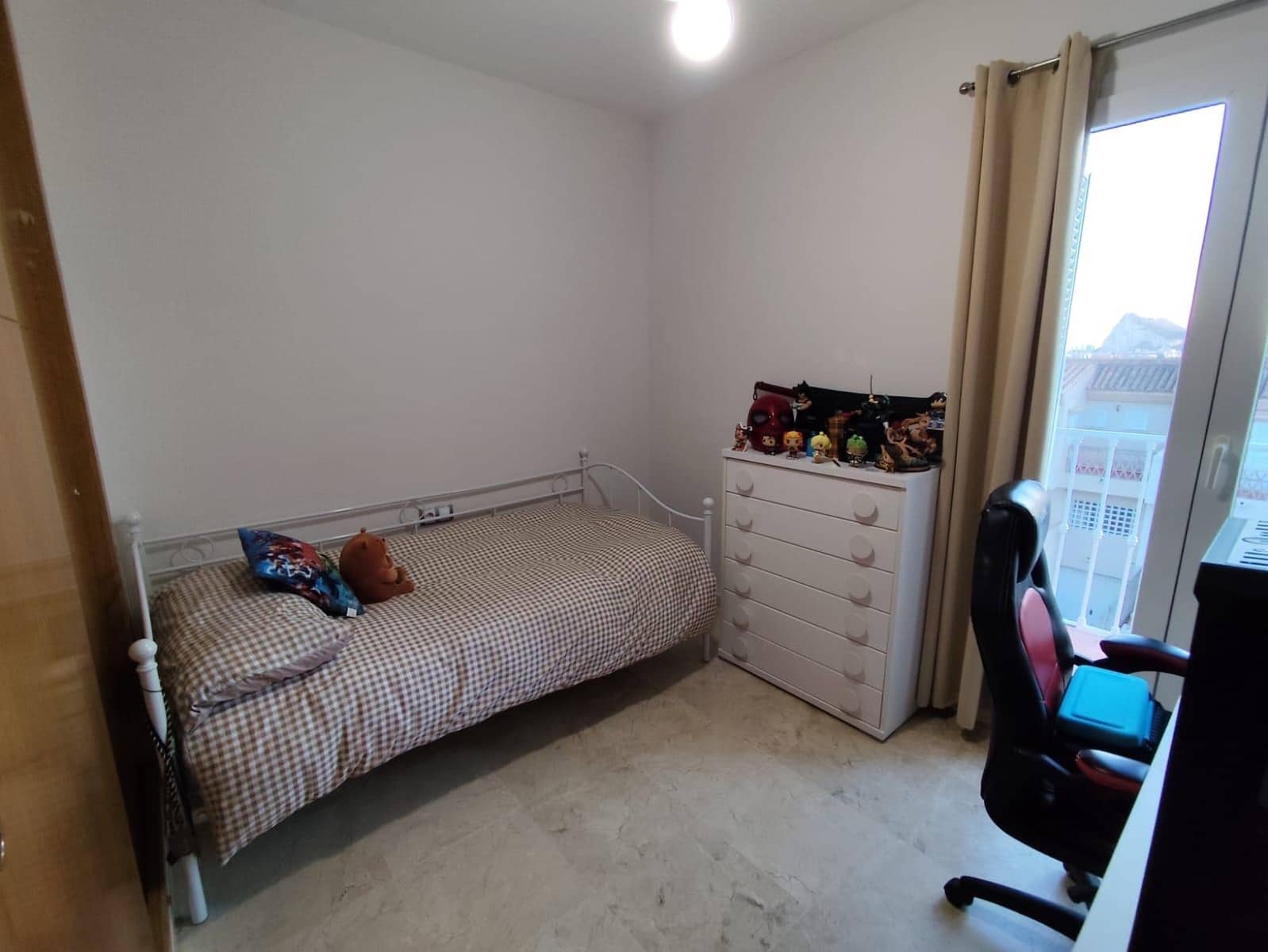 3 soveværelse Rækkehus til salg i La Linea de la Concepcion med garage - € 290.000 (Ref: 9436238)