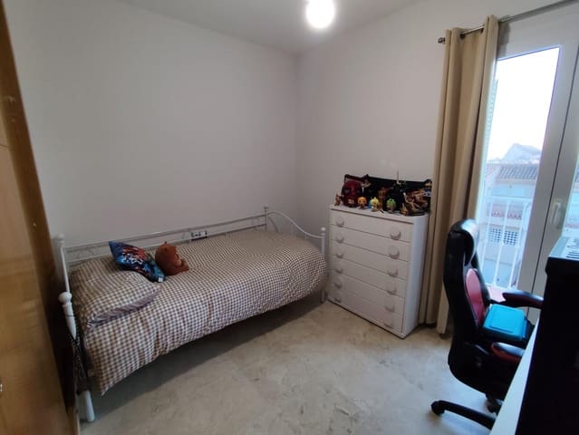 3 soverom Rekkehus til salgs i La Línea de la Concepción med garasje - € 290 000 (Ref: 9436238)