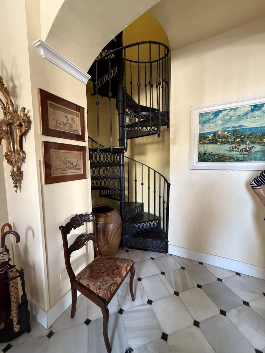 Chalet de 4 habitaciones en Algeciras en venta con garaje - 355.000 € (Ref: 9468480)