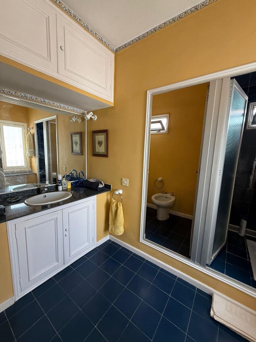 Chalet de 4 habitaciones en Algeciras en venta con garaje - 355.000 € (Ref: 9468480)