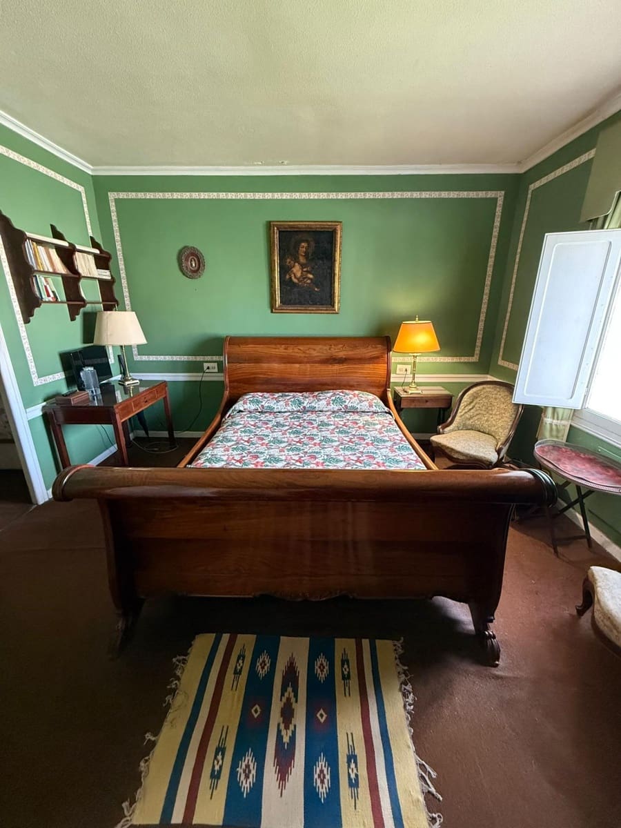 Chalet de 4 habitaciones en Algeciras en venta con garaje - 355.000 € (Ref: 9468480)