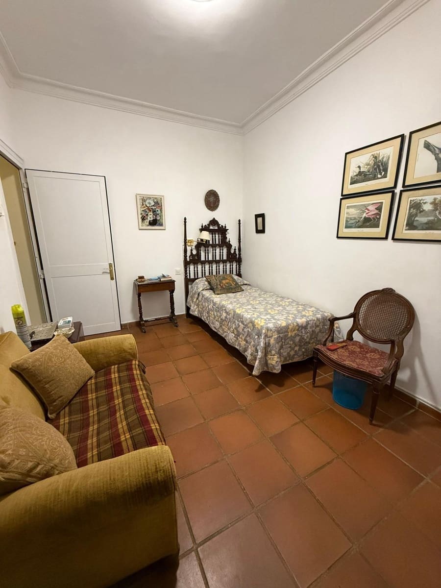 Chalet de 4 habitaciones en Algeciras en venta con garaje - 355.000 € (Ref: 9468480)