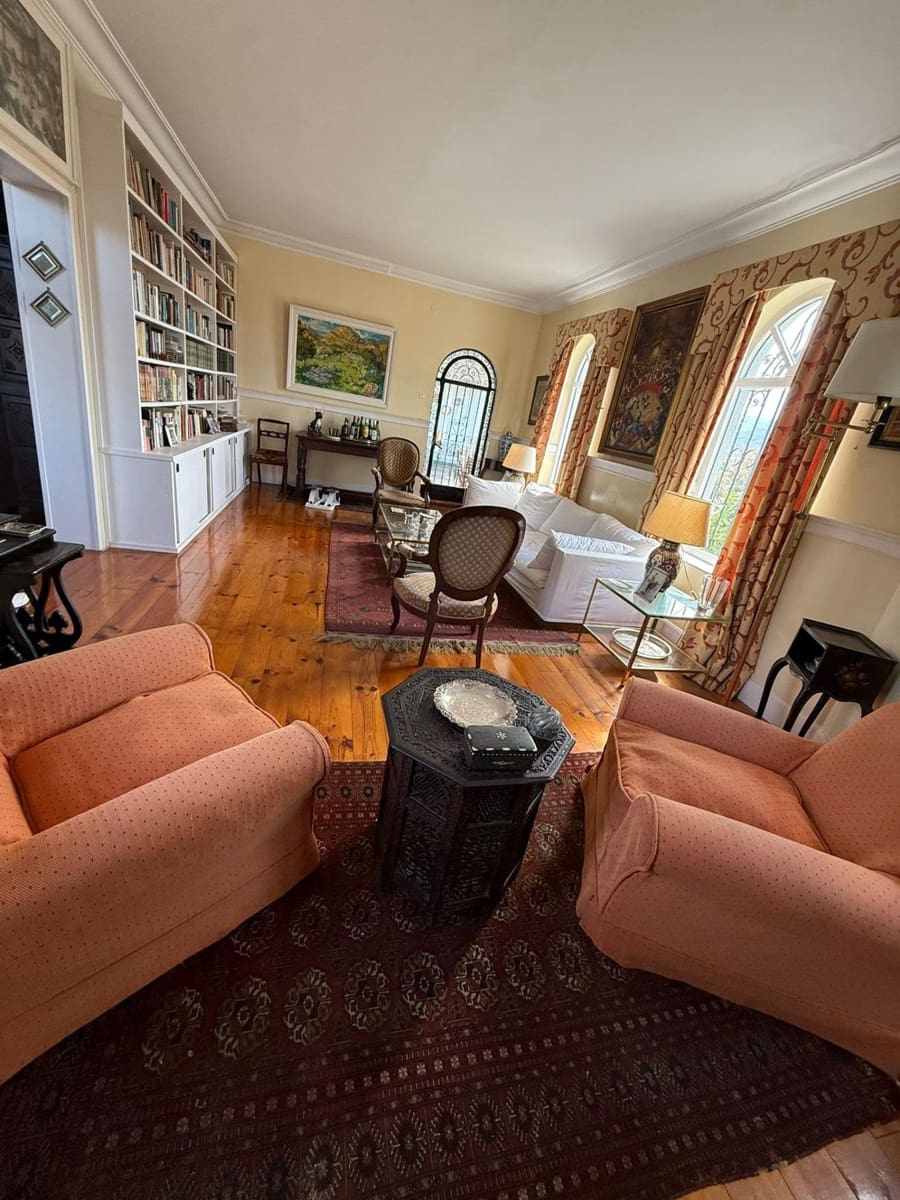 Chalet de 4 habitaciones en Algeciras en venta con garaje - 355.000 € (Ref: 9468480)