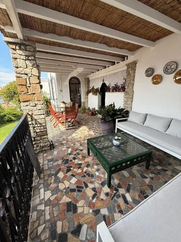 4 slaapkamer Villa te koop in Algeciras met garage - € 355.000 (Ref: 9468480)