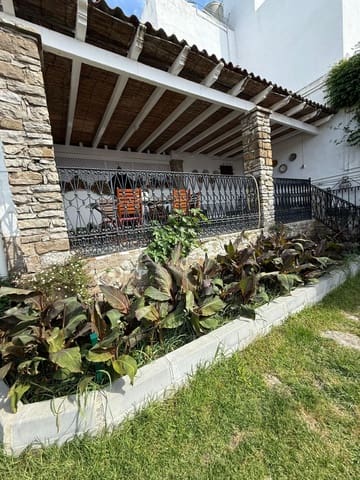 4 slaapkamer Villa te koop in Algeciras met garage - € 355.000 (Ref: 9468480)