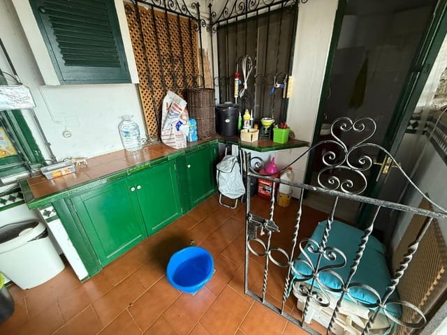 4 slaapkamer Villa te koop in Algeciras met garage - € 355.000 (Ref: 9468480)