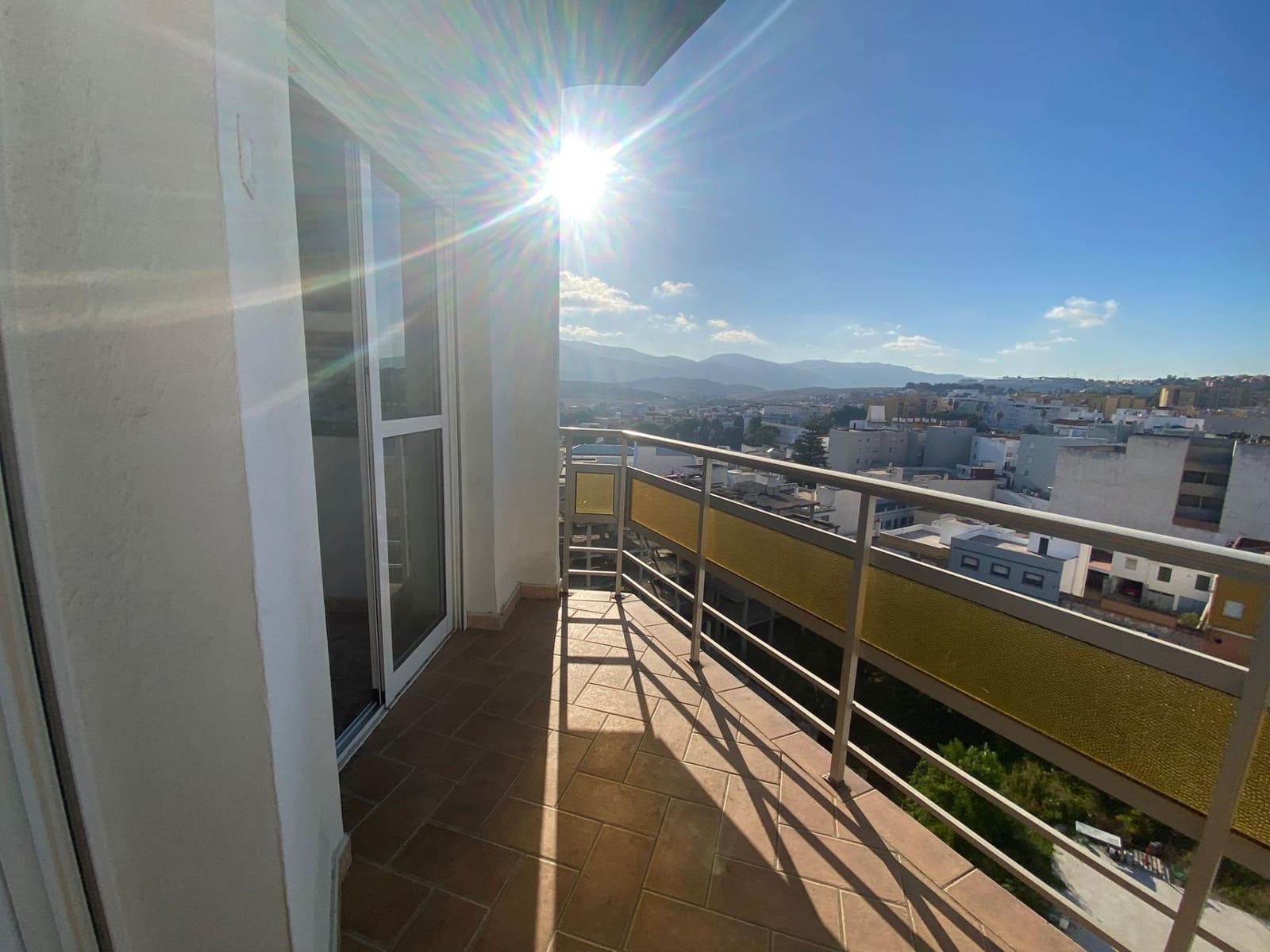 Piso de 3 habitaciones en Algeciras en venta - 139.900 € (Ref: 9468481)