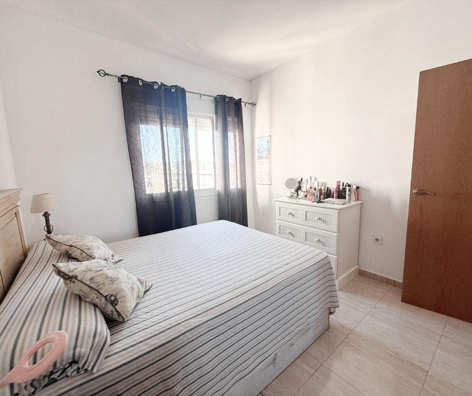 3 bedroom Flat for sale in Algeciras - € 135,000 (Ref: 9468482)