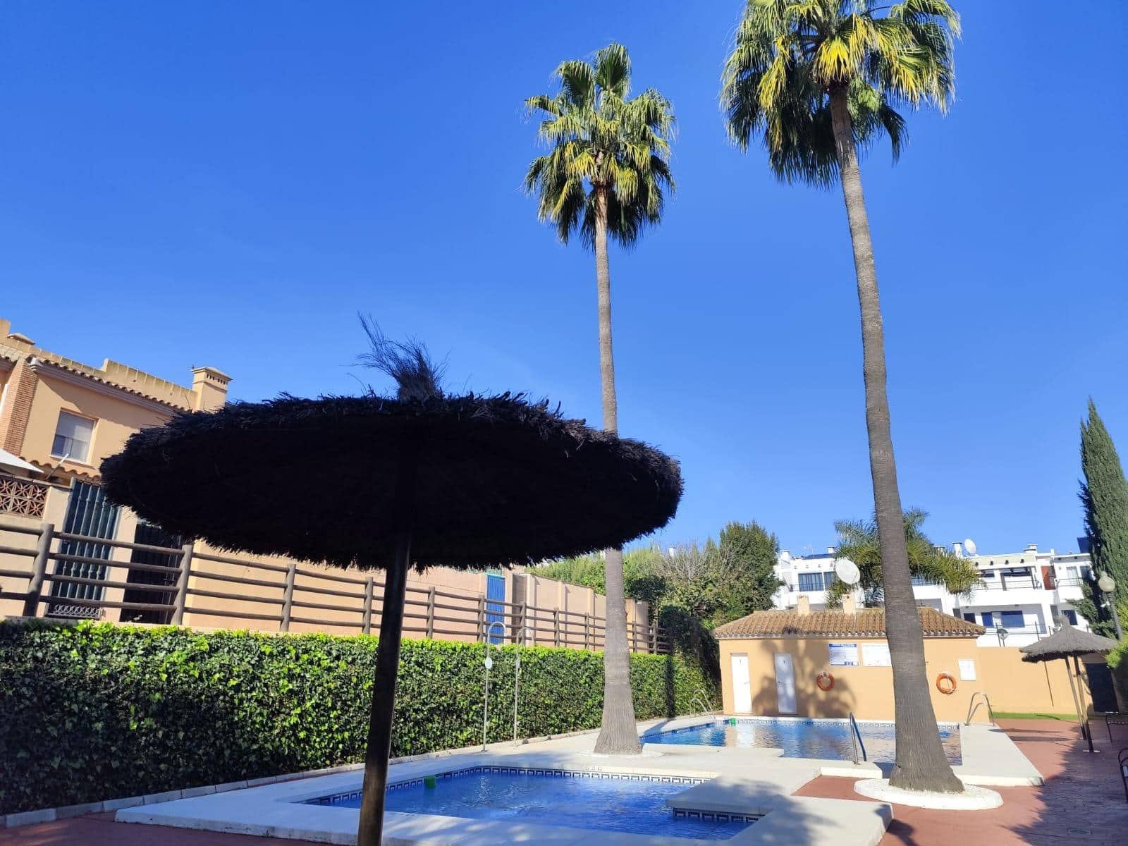 3 quarto Moradia Geminada para venda em La Linea de la Concepcion com piscina - 288 000 € (Ref: 9468625)