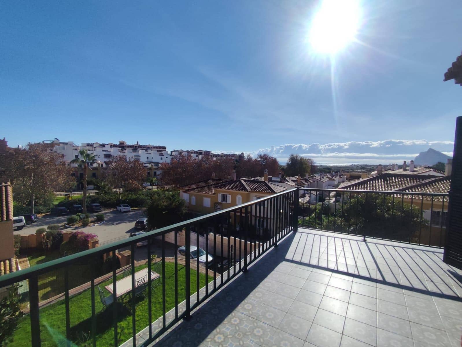 3 quarto Moradia Geminada para venda em La Linea de la Concepcion com piscina - 288 000 € (Ref: 9468625)