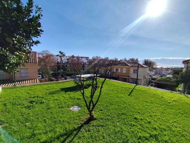 3 quarto Moradia Geminada para venda em La Línea de la Concepción com piscina - 288 000 € (Ref: 9468625)