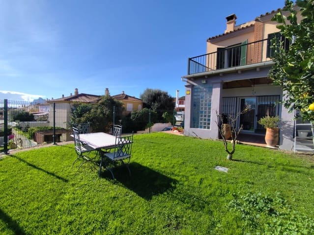 3 quarto Moradia Geminada para venda em La Línea de la Concepción com piscina - 288 000 € (Ref: 9468625)