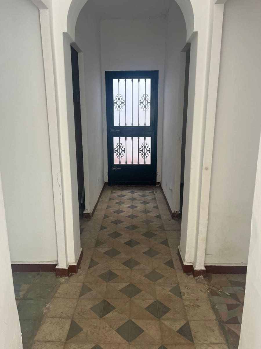 Piso de 3 habitaciones en Algeciras en venta - 110.000 € (Ref: 9468626)