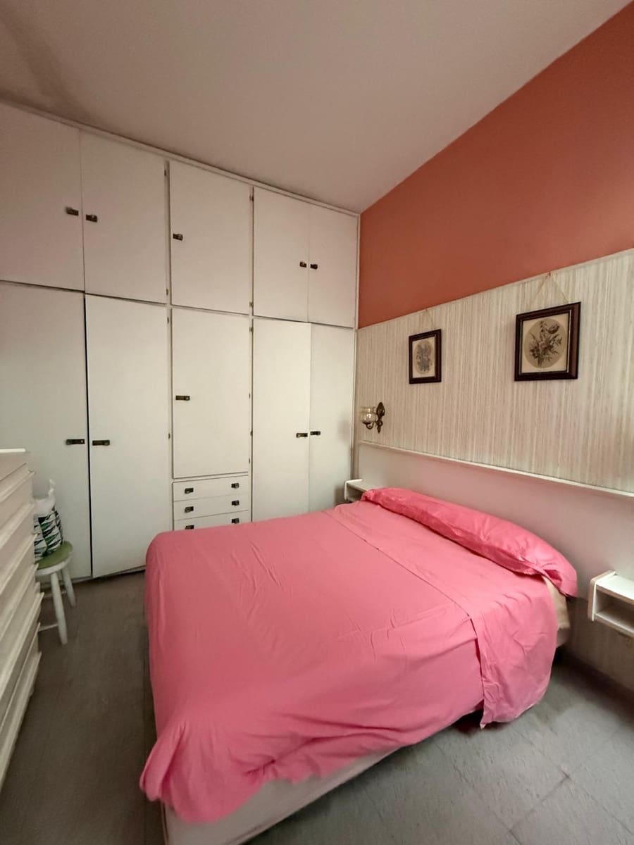 Casa de 8 habitaciones en Algeciras en venta - 399.990 € (Ref: 9468627)