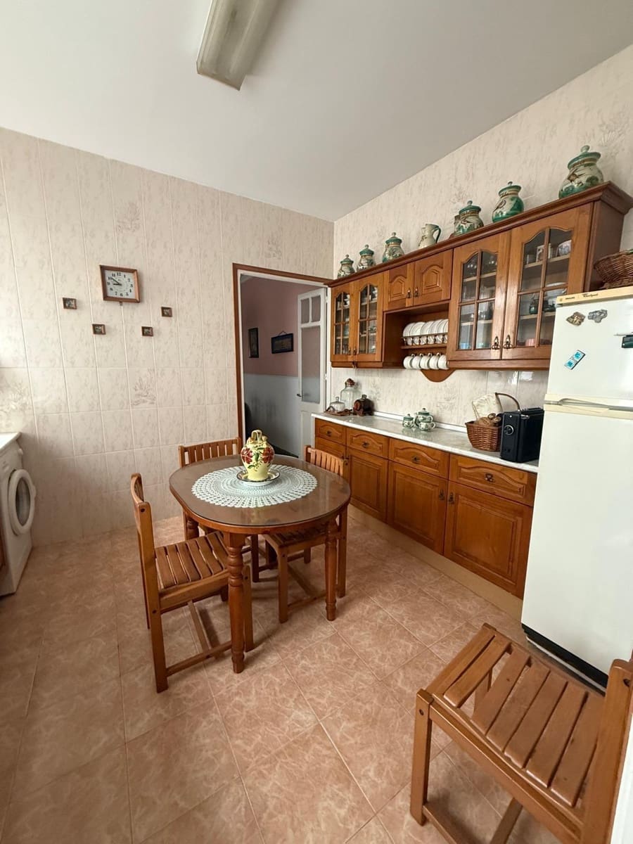 Casa de 8 habitaciones en Algeciras en venta - 399.990 € (Ref: 9468627)