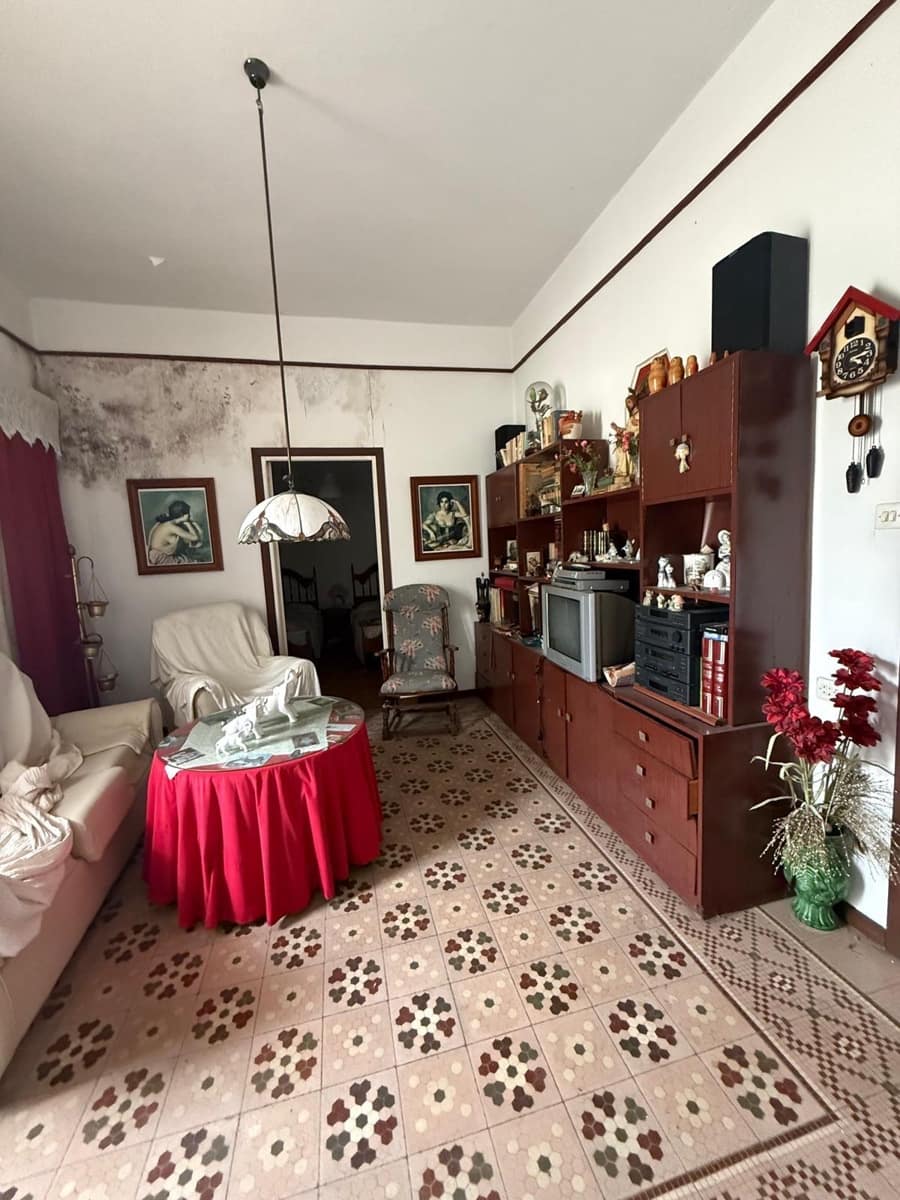 Casa de 8 habitaciones en Algeciras en venta - 399.990 € (Ref: 9468627)