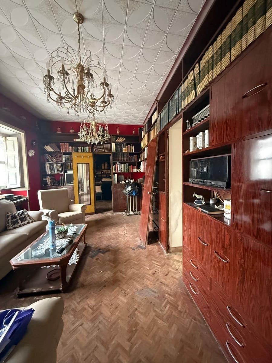 Casa de 8 habitaciones en Algeciras en venta - 399.990 € (Ref: 9468627)