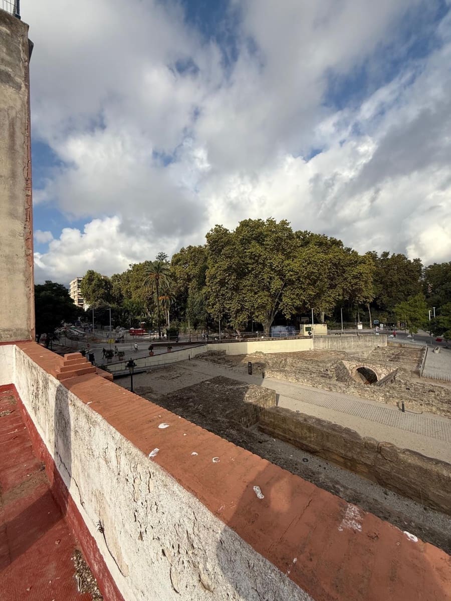 Casa de 8 habitaciones en Algeciras en venta - 399.990 € (Ref: 9468627)