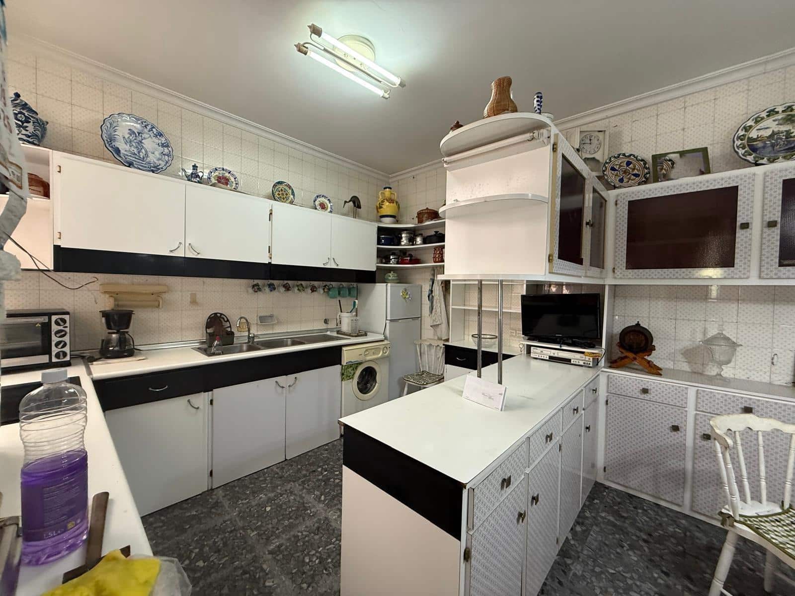 Casa de 8 habitaciones en Algeciras en venta - 399.990 € (Ref: 9468627)