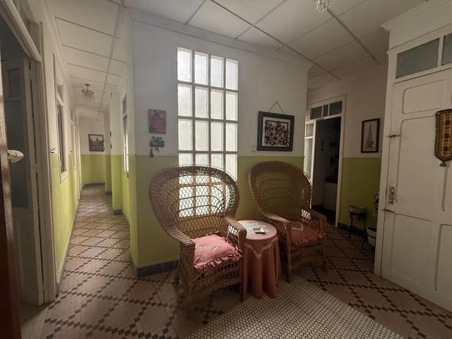 8 sovrum Hus till salu i Algeciras - 399 990 € (Ref: 9468627)