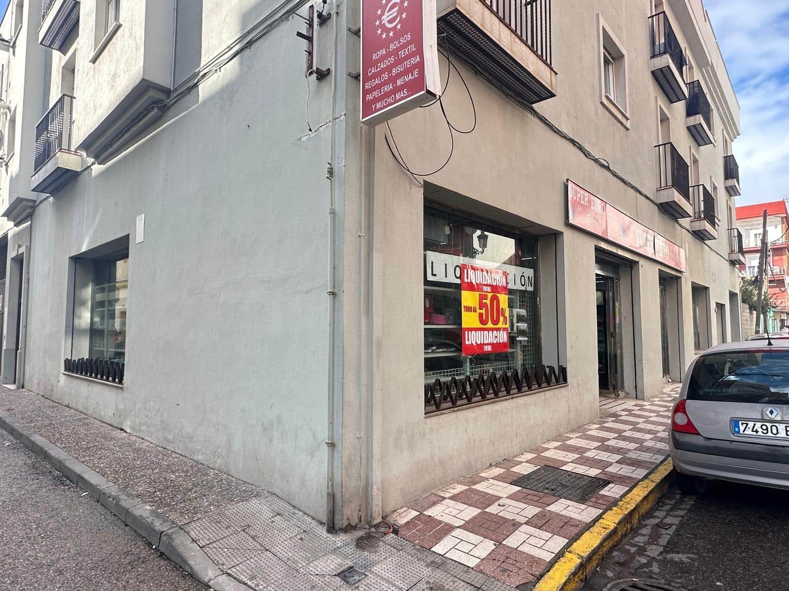 Kaupallinen myytävänä paikassa La Linea de la Concepcion - 350 000 € (Ref: 9472972)