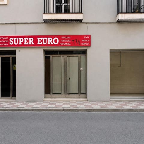 Local Commercial à vendre à La Línea de la Concepción - 185 000 € (Ref: 9472972)