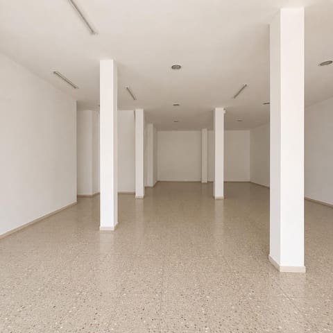 Local Commercial à vendre à La Línea de la Concepción - 185 000 € (Ref: 9472972)