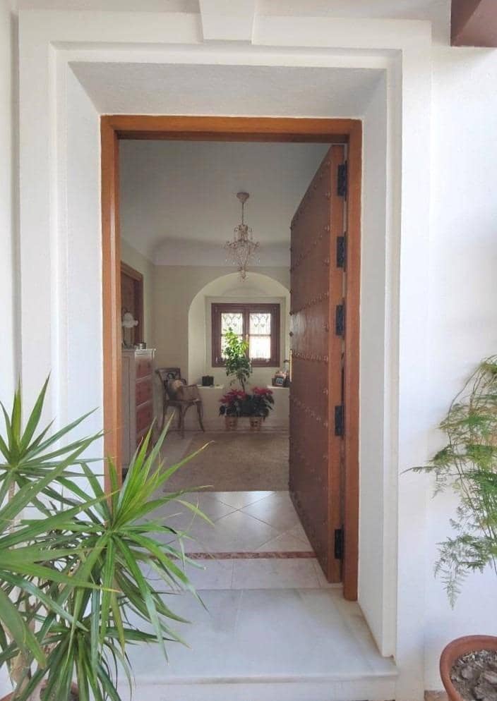 4 Zimmer Villa zu verkaufen in Los Barrios mit Garage - 745.000 € (Ref: 9530518)