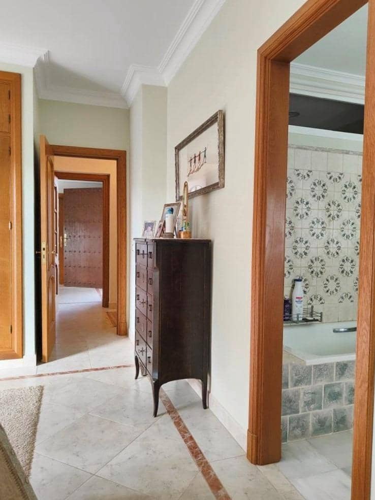 4 Zimmer Villa zu verkaufen in Los Barrios mit Garage - 745.000 € (Ref: 9530518)