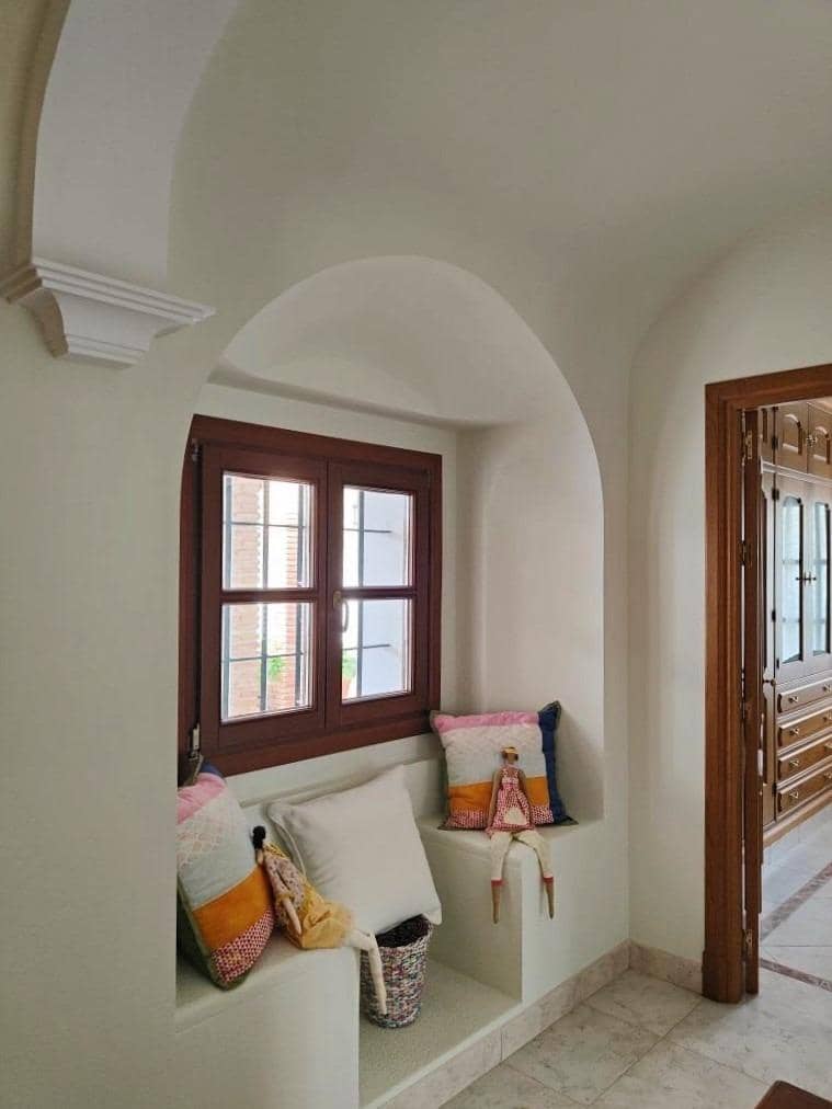 4 Zimmer Villa zu verkaufen in Los Barrios mit Garage - 745.000 € (Ref: 9530518)