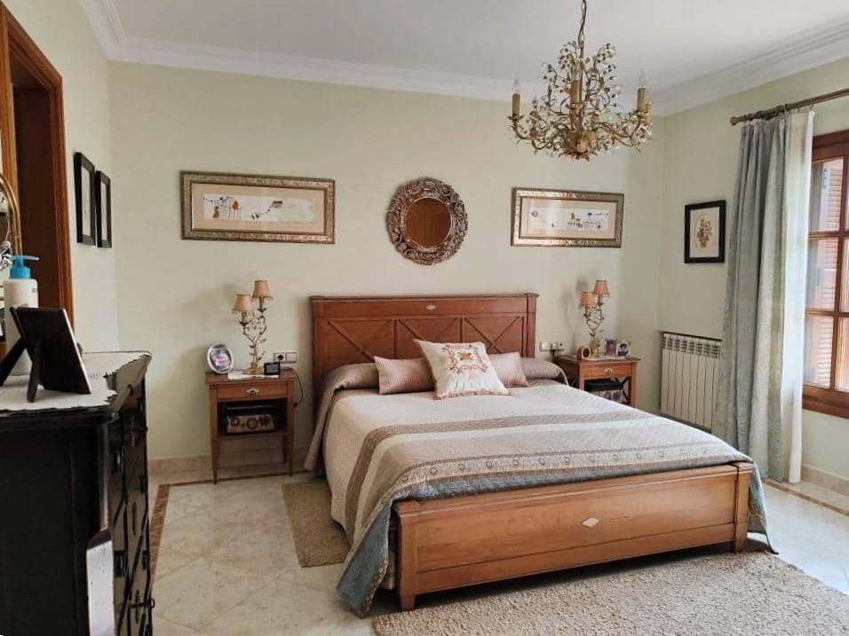 4 Zimmer Villa zu verkaufen in Los Barrios mit Garage - 745.000 € (Ref: 9530518)