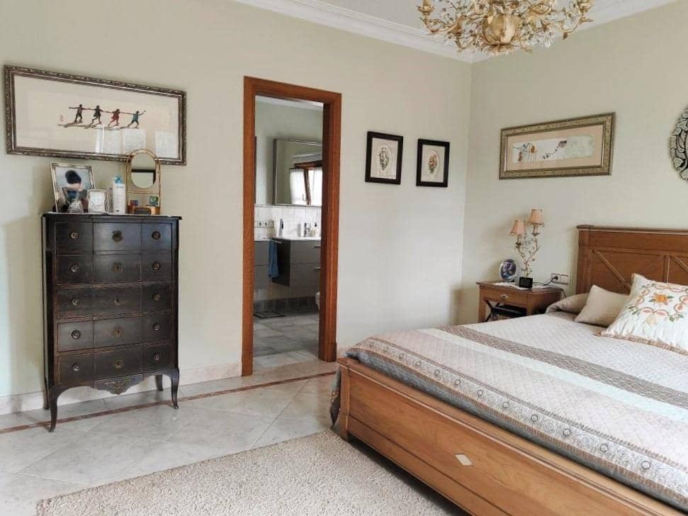 4 Zimmer Villa zu verkaufen in Los Barrios mit Garage - 745.000 € (Ref: 9530518)