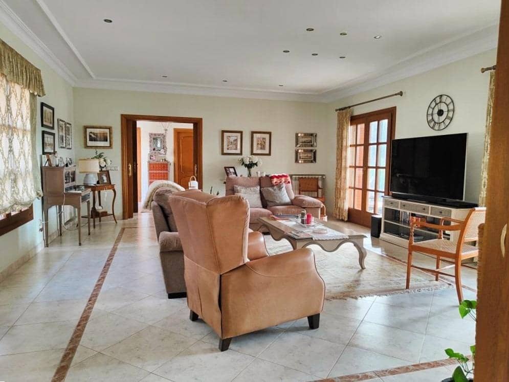 4 Zimmer Villa zu verkaufen in Los Barrios mit Garage - 745.000 € (Ref: 9530518)