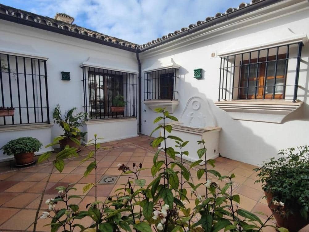 4 Zimmer Villa zu verkaufen in Los Barrios mit Garage - 745.000 € (Ref: 9530518)