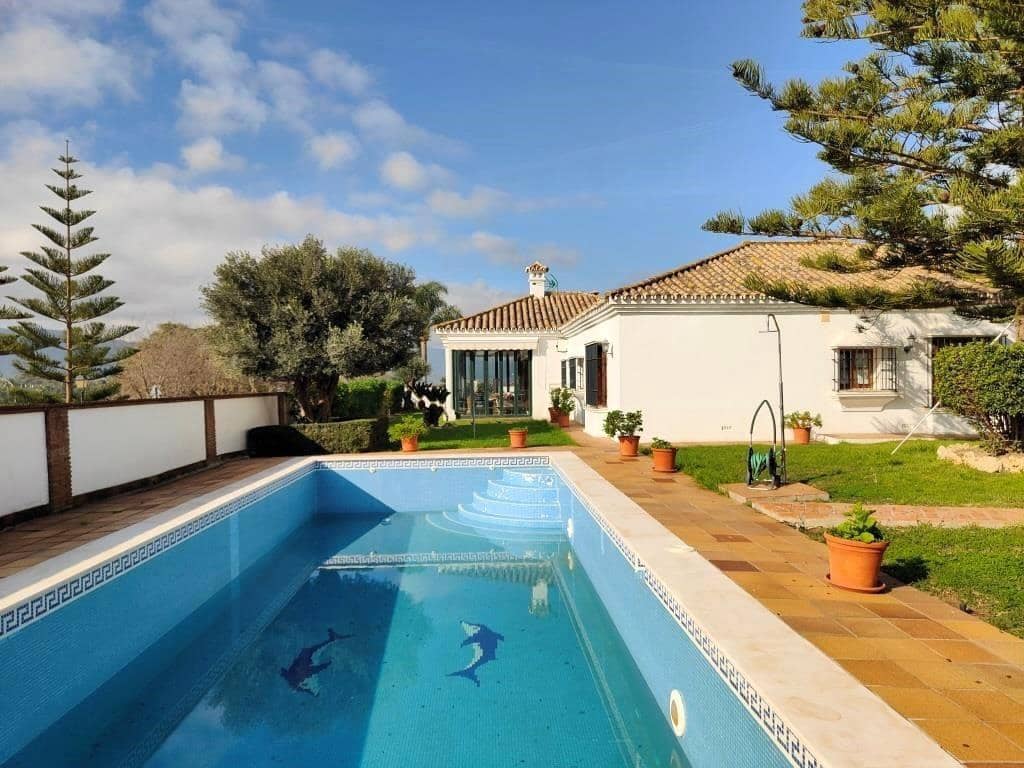 4 Zimmer Villa zu verkaufen in Los Barrios mit Garage - 745.000 € (Ref: 9530518)