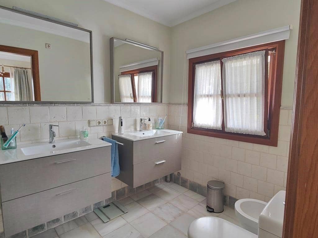 4 Zimmer Villa zu verkaufen in Los Barrios mit Garage - 745.000 € (Ref: 9530518)