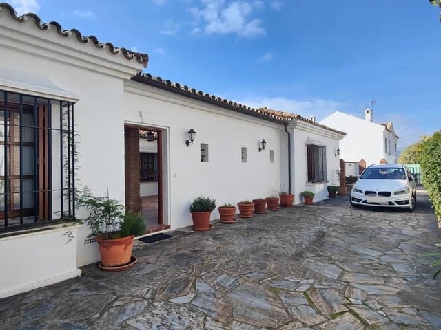 4 Zimmer Villa zu verkaufen in Los Barrios mit Garage - 745.000 € (Ref: 9530518)
