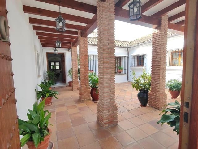 4 Zimmer Villa zu verkaufen in Los Barrios mit Garage - 745.000 € (Ref: 9530518)
