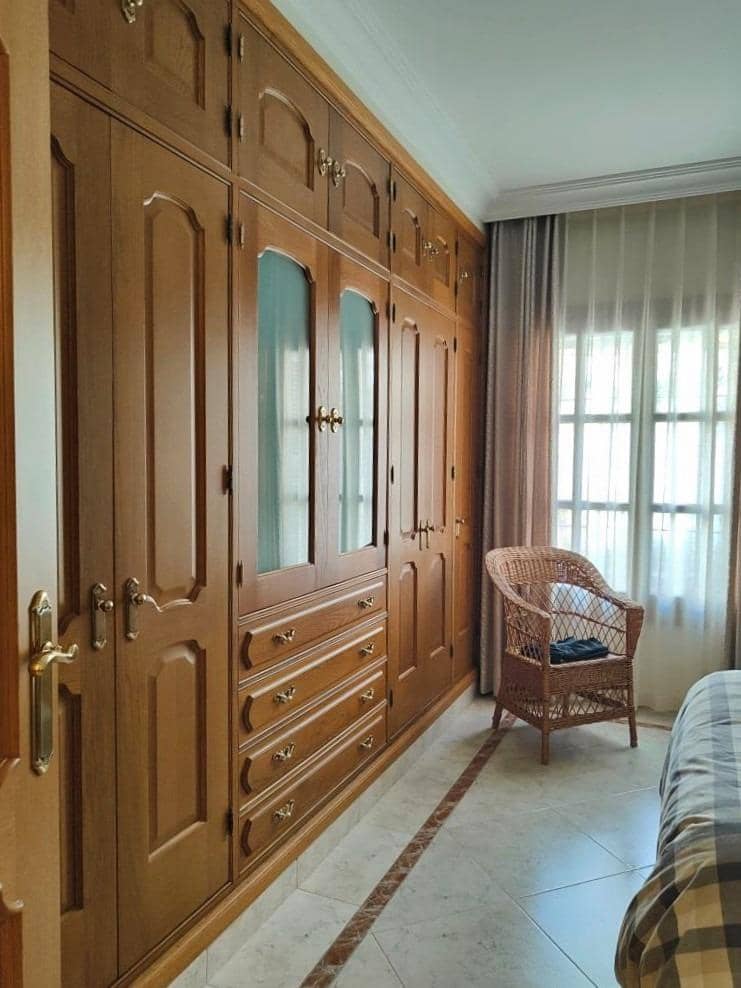 4 Zimmer Villa zu verkaufen in Los Barrios mit Garage - 745.000 € (Ref: 9530518)