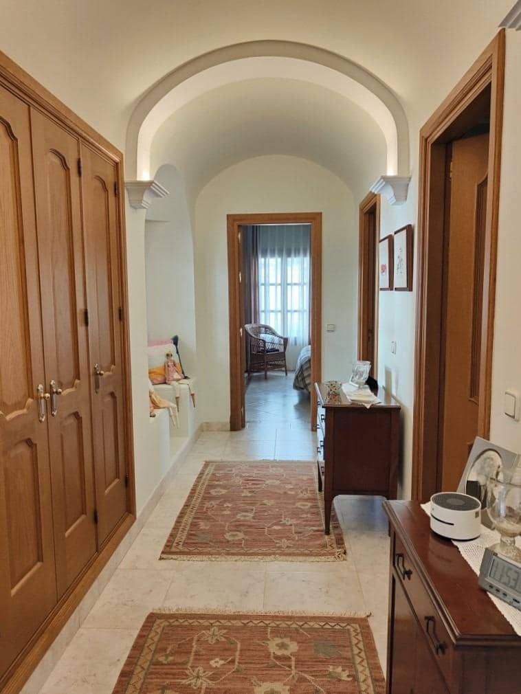 4 Zimmer Villa zu verkaufen in Los Barrios mit Garage - 745.000 € (Ref: 9530518)