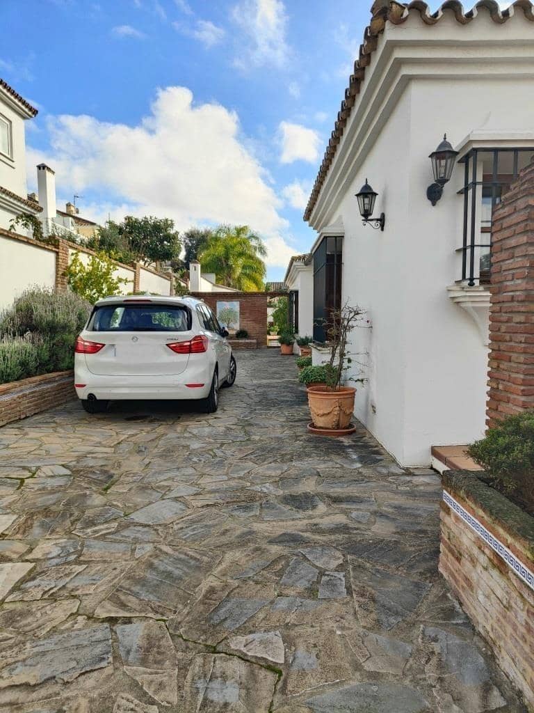 4 Zimmer Villa zu verkaufen in Los Barrios mit Garage - 745.000 € (Ref: 9530518)