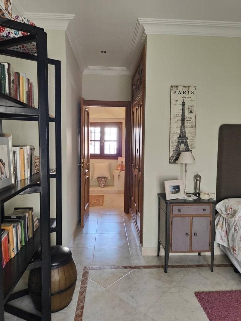 4 Zimmer Villa zu verkaufen in Los Barrios mit Garage - 745.000 € (Ref: 9530518)