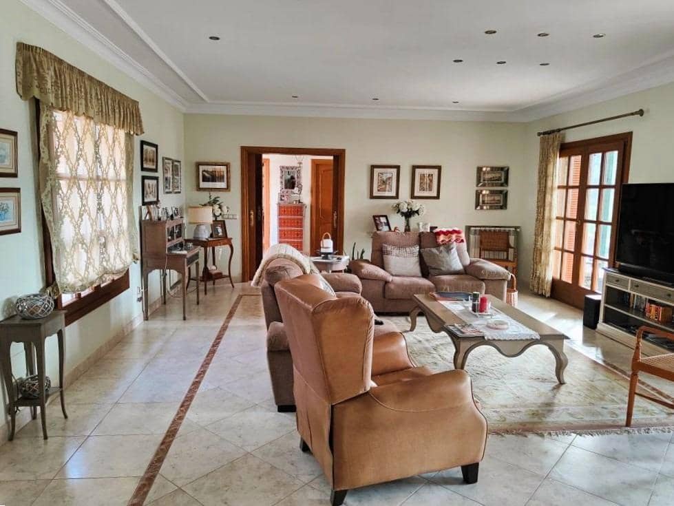 4 Zimmer Villa zu verkaufen in Los Barrios mit Garage - 745.000 € (Ref: 9530518)