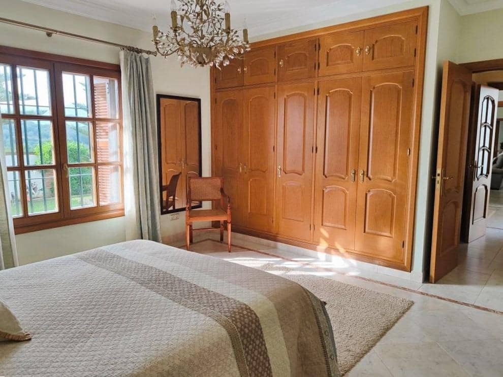 4 Zimmer Villa zu verkaufen in Los Barrios mit Garage - 745.000 € (Ref: 9530518)