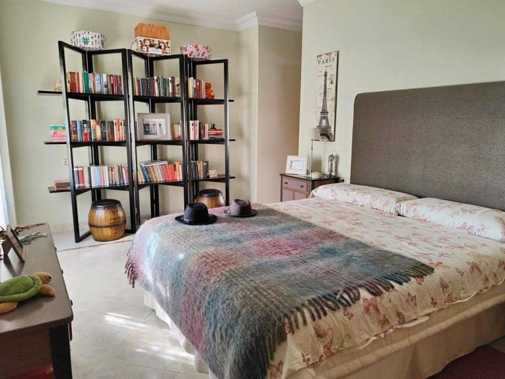 4 Zimmer Villa zu verkaufen in Los Barrios mit Garage - 745.000 € (Ref: 9530518)