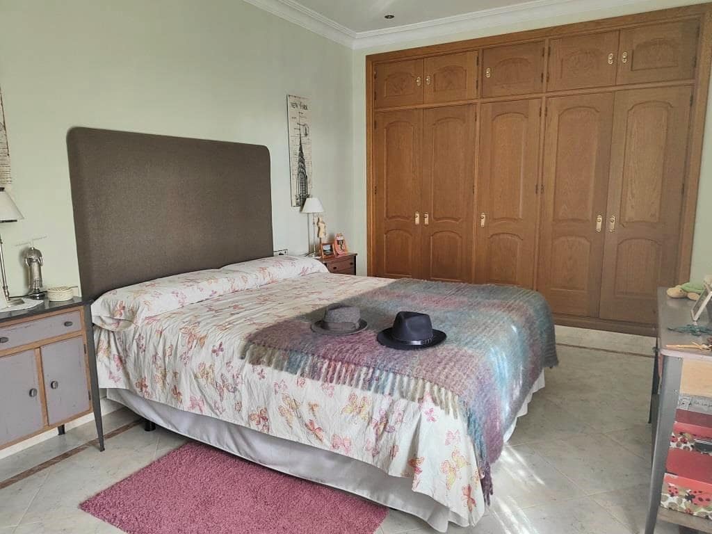 4 Zimmer Villa zu verkaufen in Los Barrios mit Garage - 745.000 € (Ref: 9530518)