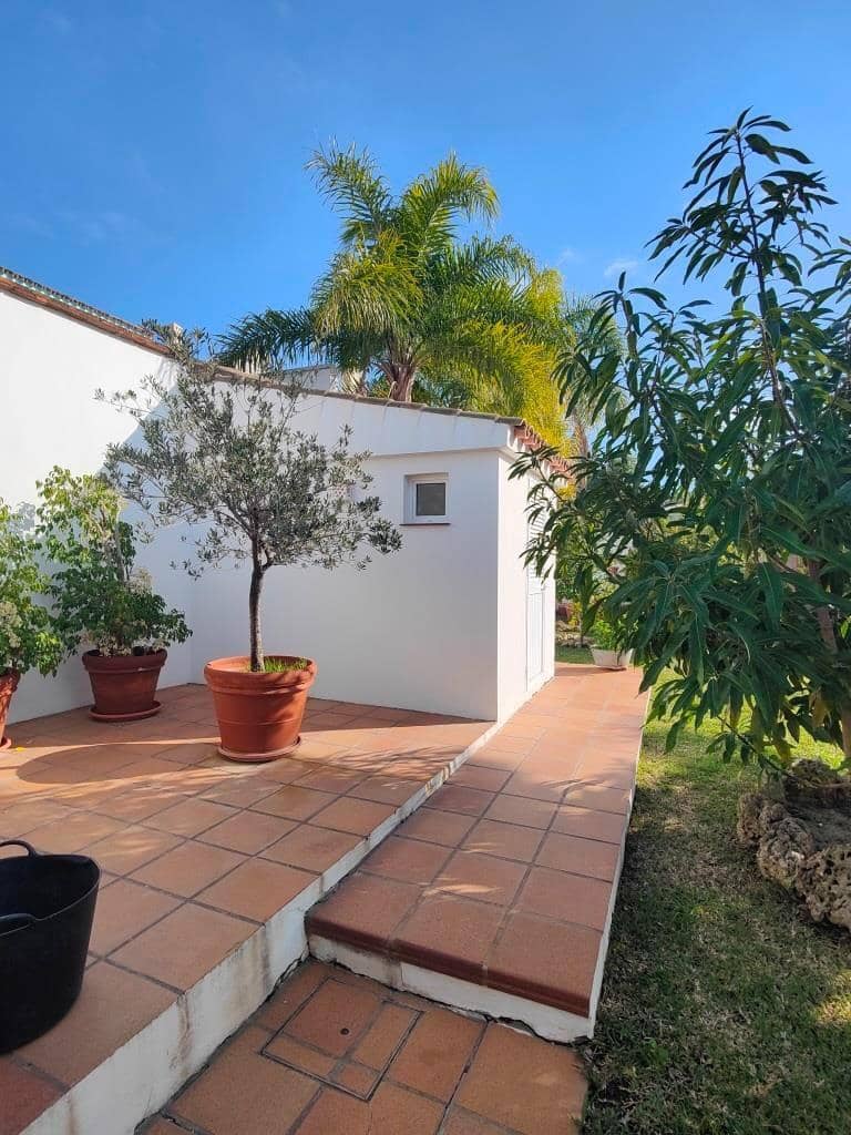 4 Zimmer Villa zu verkaufen in Los Barrios mit Garage - 745.000 € (Ref: 9530518)
