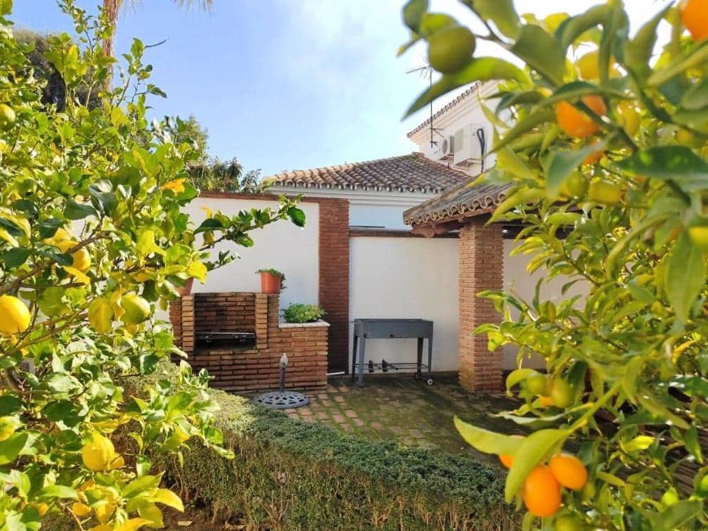 4 Zimmer Villa zu verkaufen in Los Barrios mit Garage - 745.000 € (Ref: 9530518)