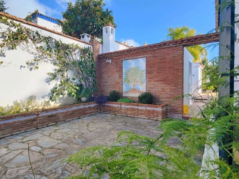 4 Zimmer Villa zu verkaufen in Los Barrios mit Garage - 745.000 € (Ref: 9530518)